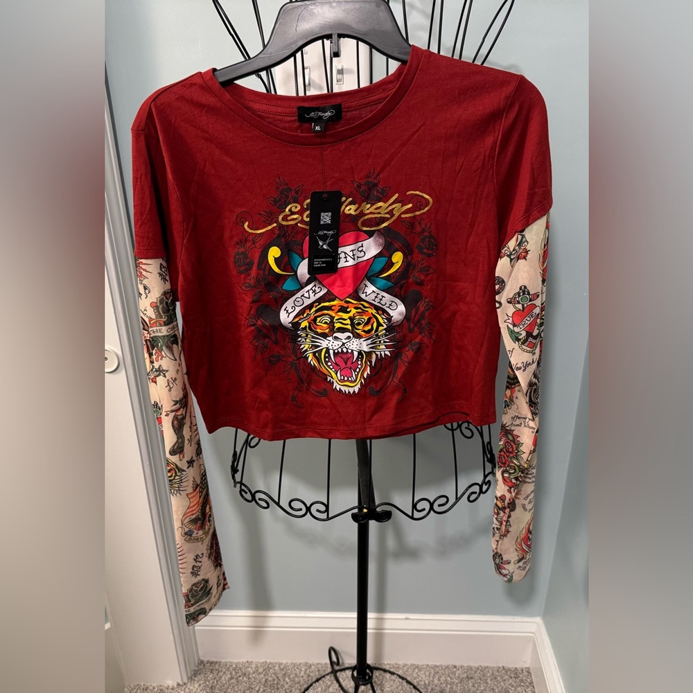 Ed Hardy Extra Large XL LOVE RUNS WILD Cropped Wine Red T Shirt Tattoo Sleeves